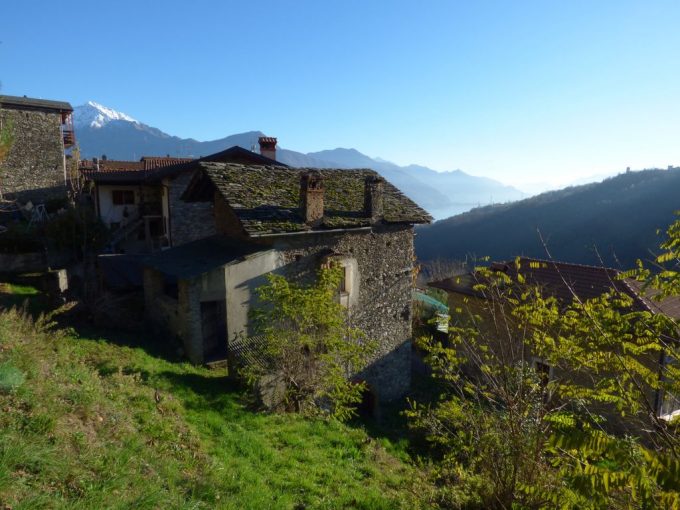 Comer See Gravedona ed Uniti Rustico Zu Renovieren mit balkon