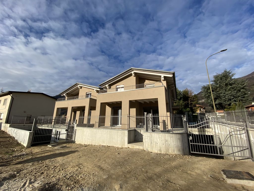 Comer See Dongo Villen mit Garten Privat und Garage