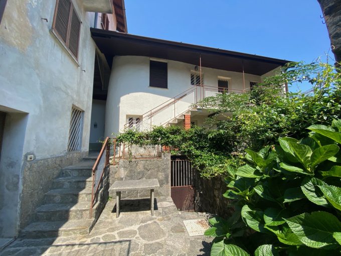 Haus mit Balkon Pianello del Lario
