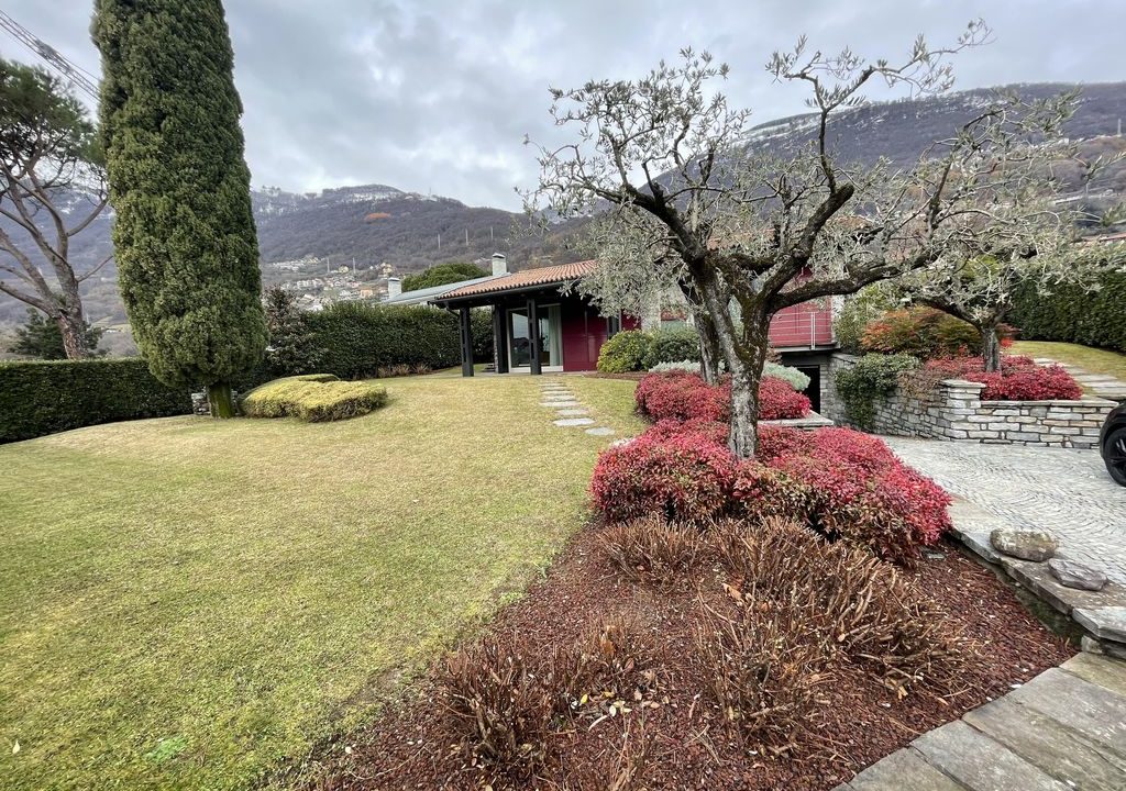 Gera Lario Comersee Villa Frontsee mit Land und Seeblick