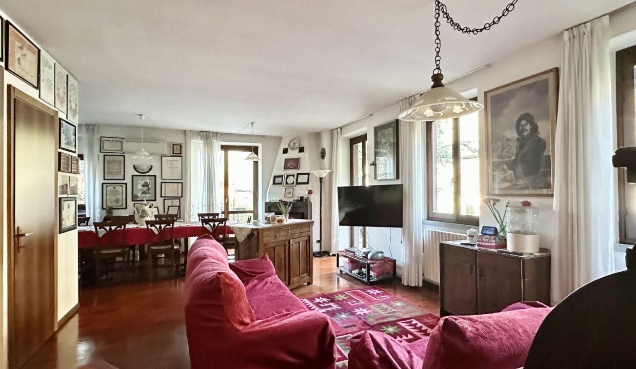 Comer See Wohnung Varenna mit Garten und Garage
