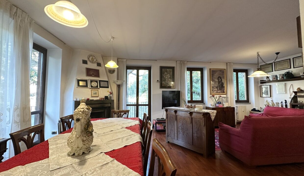 Comer See Wohnung Varenna mit Garten und Garage