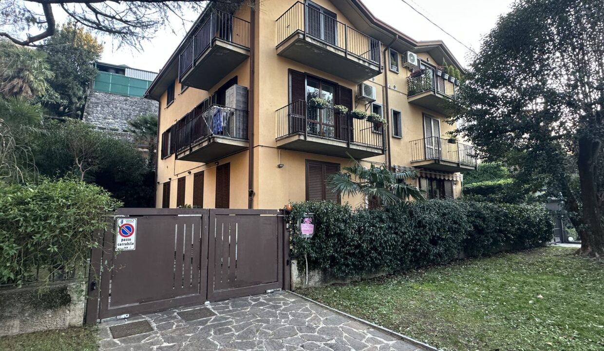 Comer See Wohnung Varenna mit Garten und Garage