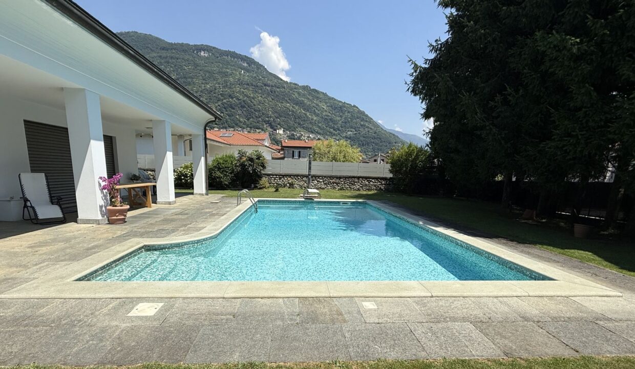 Comer See Gravedona ed Uniti Villa mit Schwimmbad