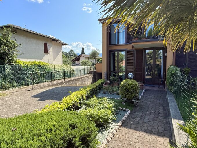 Lenno Appartamento con Terrazzo e Giardino