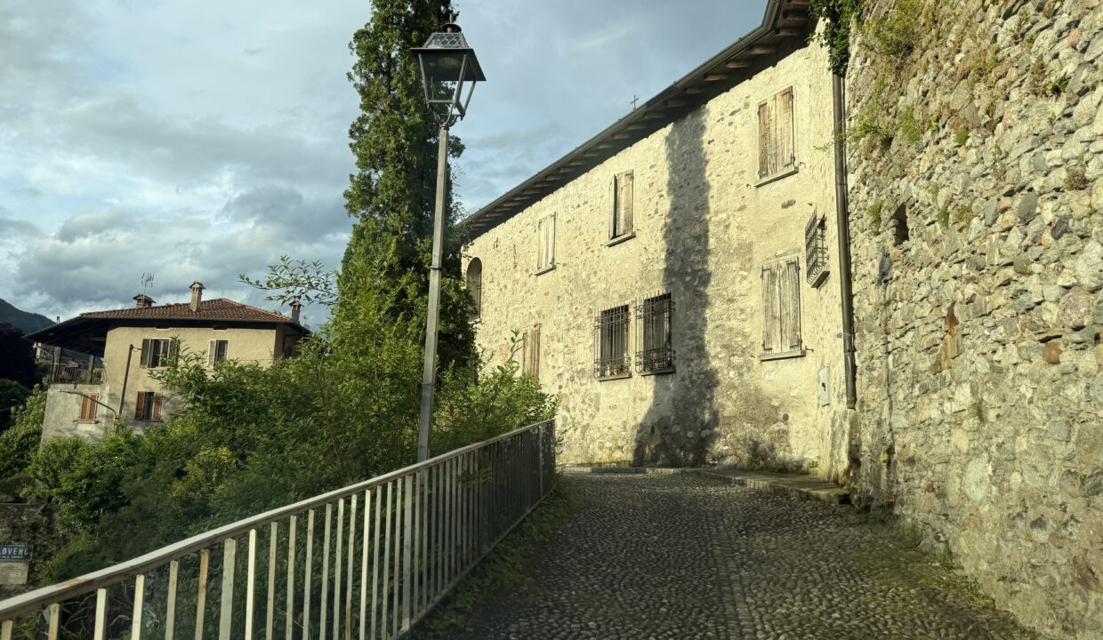 Musso Baita con Terreno da ristrutturare1