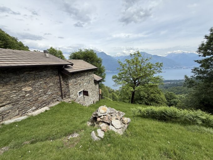 Musso Baita con Terreno da ristrutturare vista lago