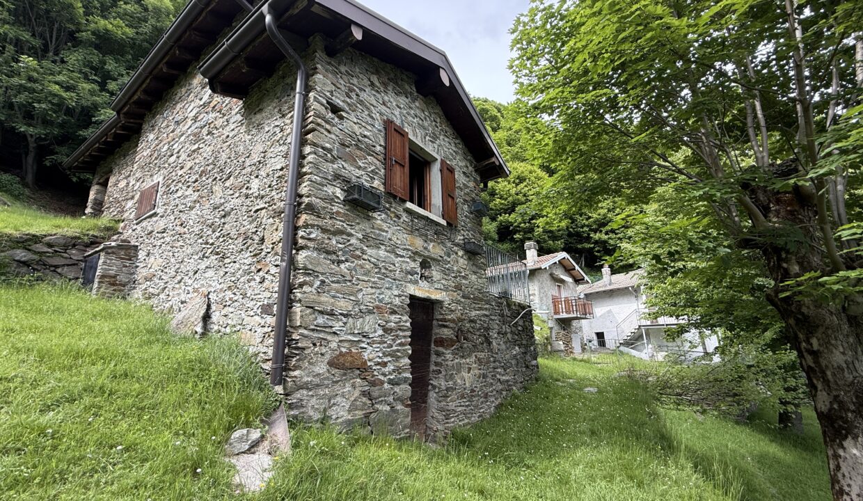 Musso Baita con Terreno da ristrutturare20