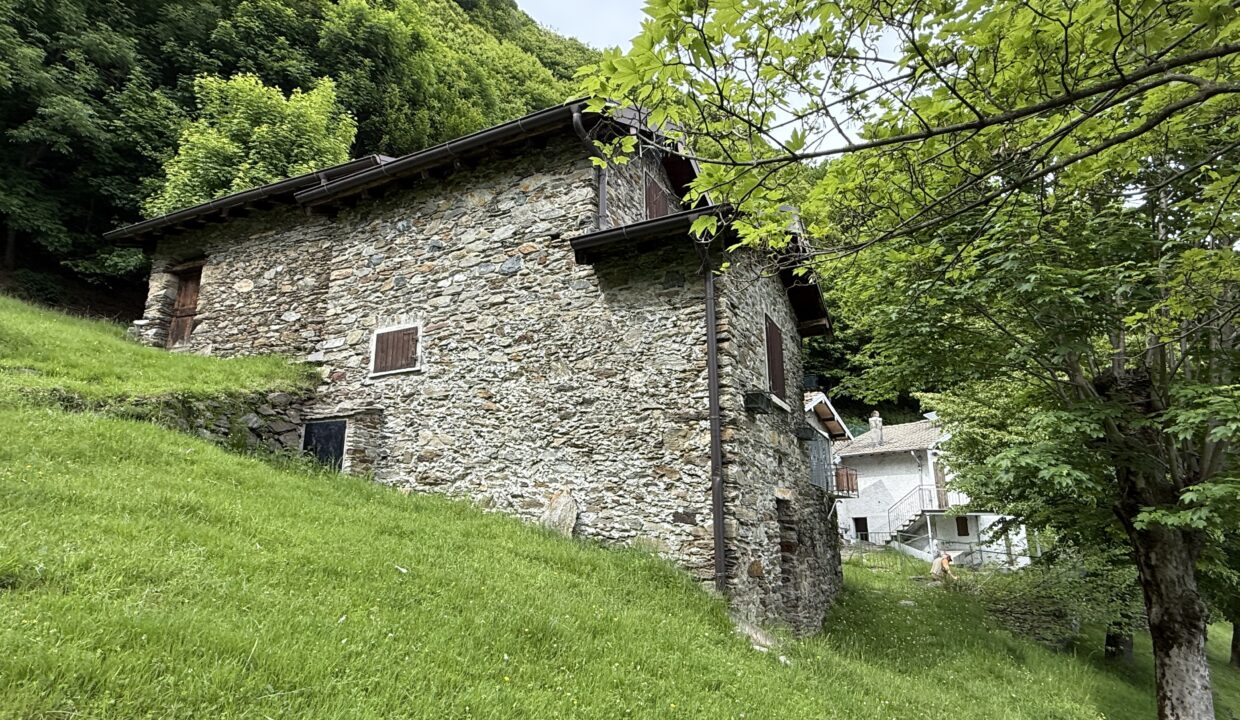 Musso Baita con Terreno da ristrutturare21