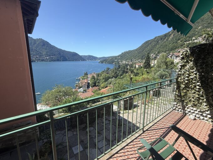 Moltrasio Appartamento con Terrazzo e Vista Lago terrazzo