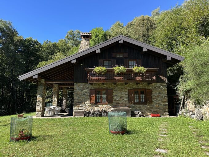 Comer See Gravedona ed Uniti Hausteil