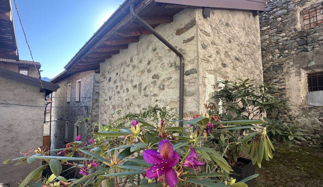 Steinhaus mit Seeblick Gravedona ed Uniti