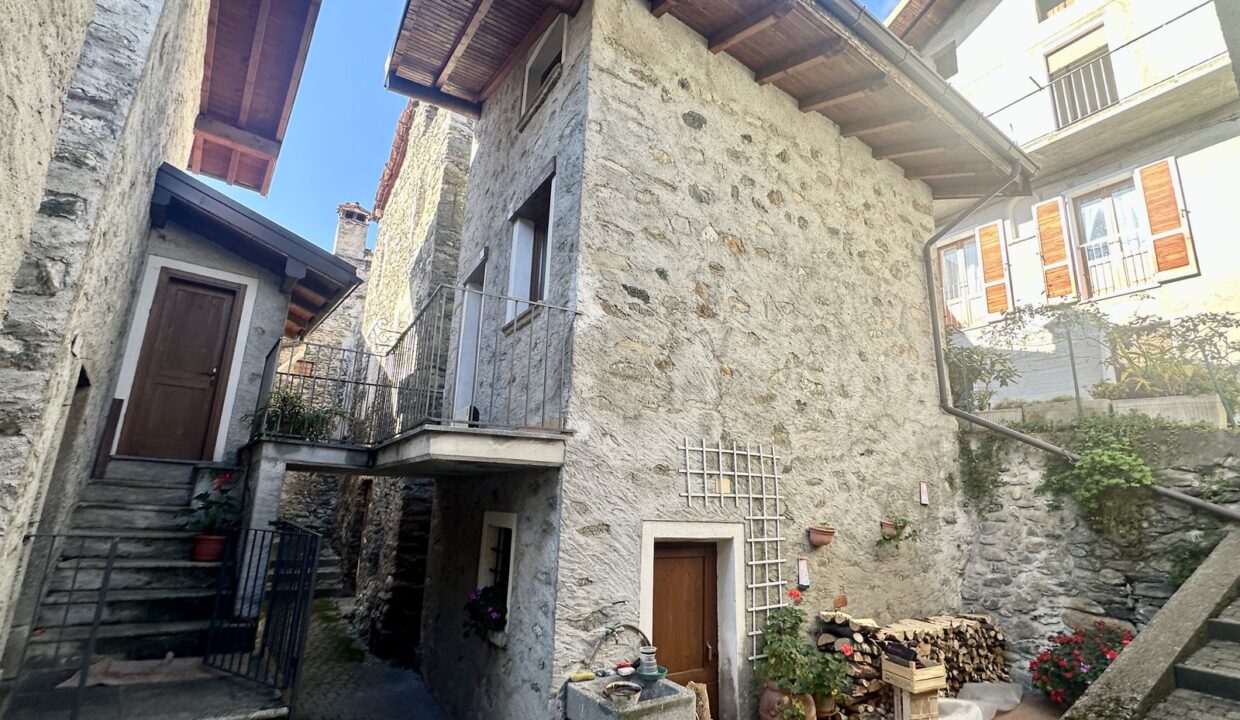 Steinhaus mit Seeblick Gravedona ed Uniti