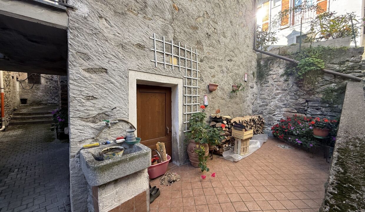 Steinhaus mit Seeblick Gravedona ed Uniti