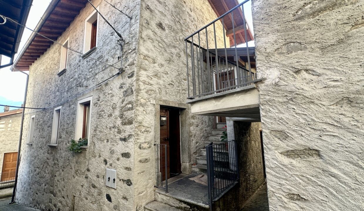 Steinhaus mit Seeblick Gravedona ed Uniti