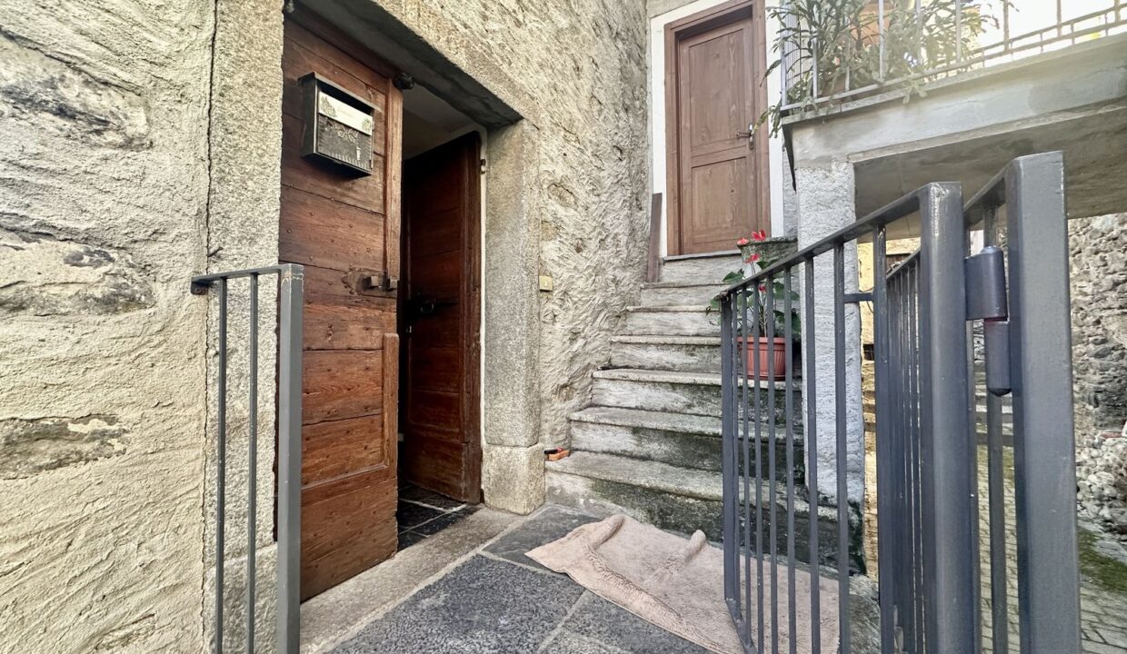 Steinhaus mit Seeblick Gravedona ed Uniti