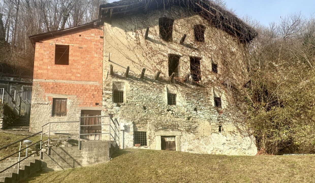 Comer See Steinhaus Gravedona ed Uniti