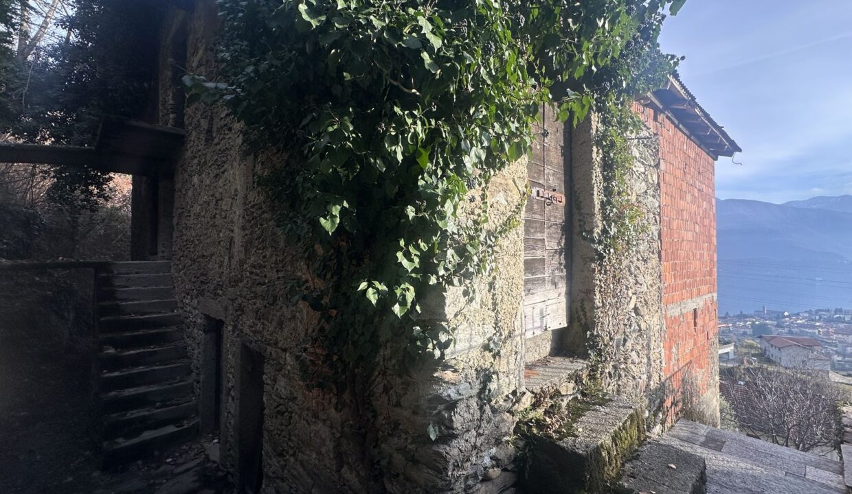 Comer See Steinhaus Gravedona ed Uniti