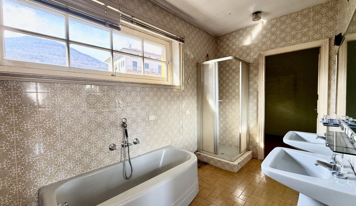 Comer See Villa mit Garten Gravedona ed Uniti