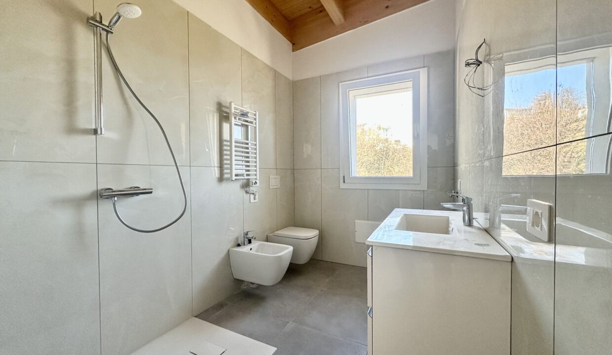 Comer See Moderne Wohnungen Vercana Seeblick