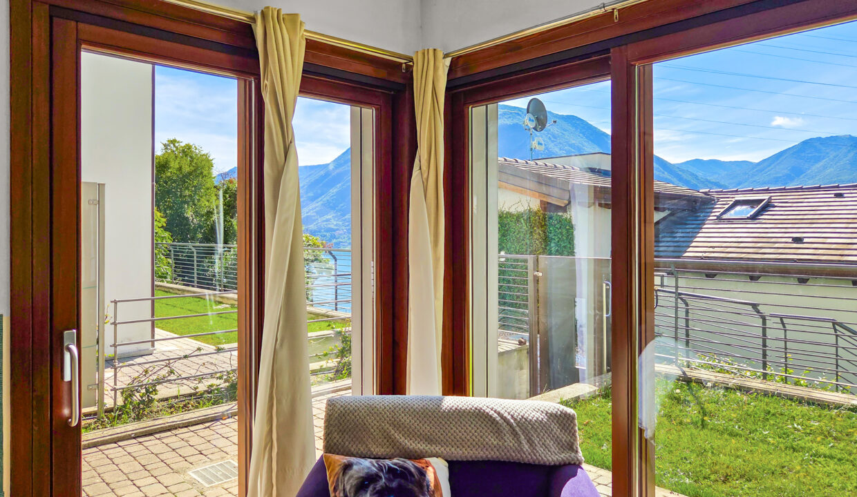 Argegno Villa con Scorcio Lago 11