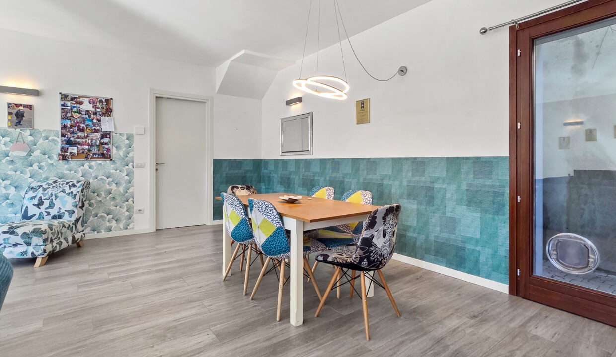 Argegno Villa con Scorcio Lago 12