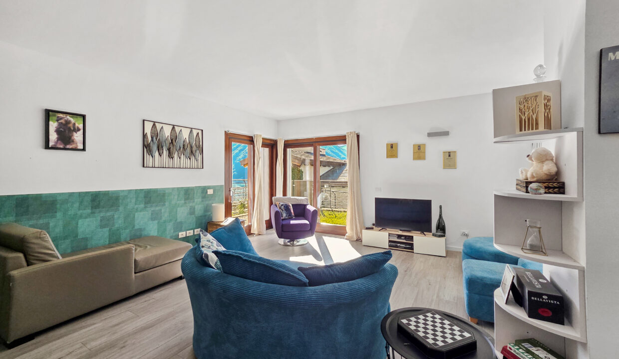 Argegno Villa con Scorcio Lago 2