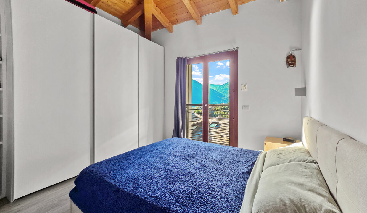 Argegno Villa con Scorcio Lago 20