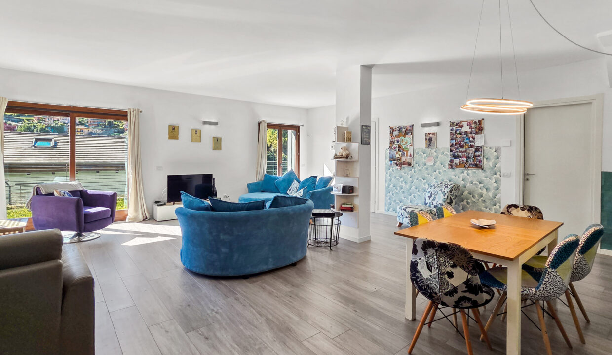 Argegno Villa con Scorcio Lago 3