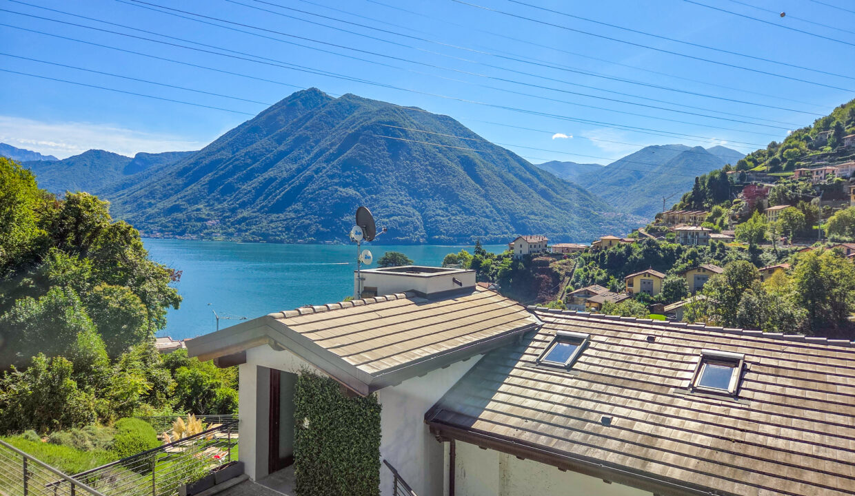 Argegno Villa con Scorcio Lago 31