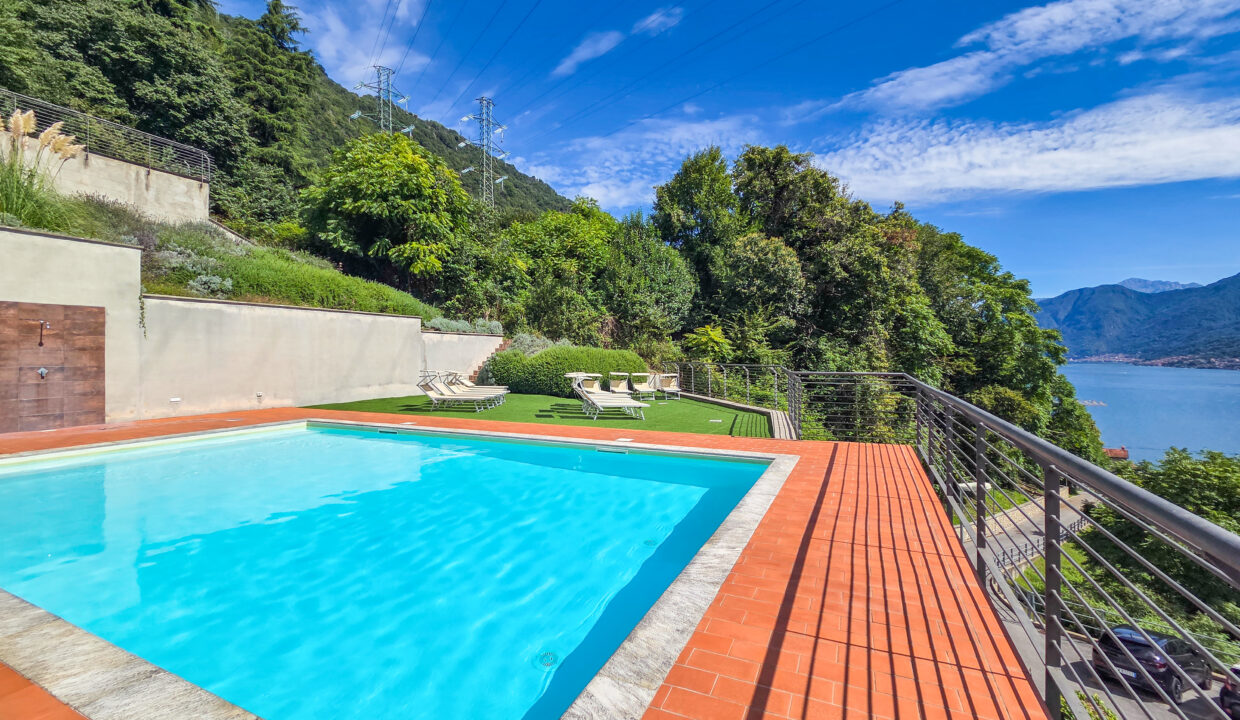 Argegno Villa con Scorcio Lago 34