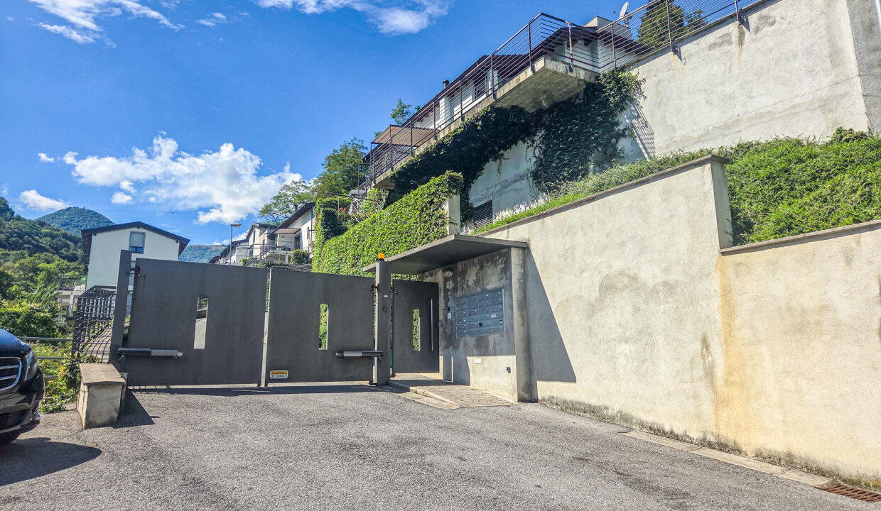 Argegno Villa con Scorcio Lago 37