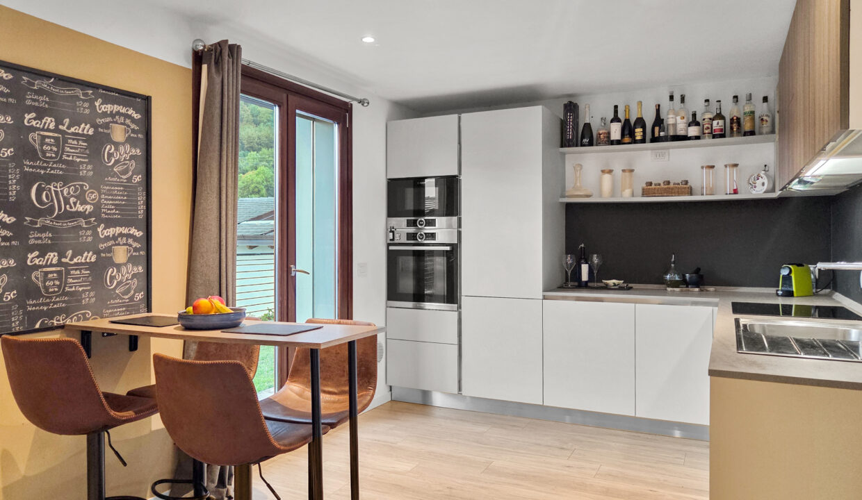 Argegno Villa con Scorcio Lago 4