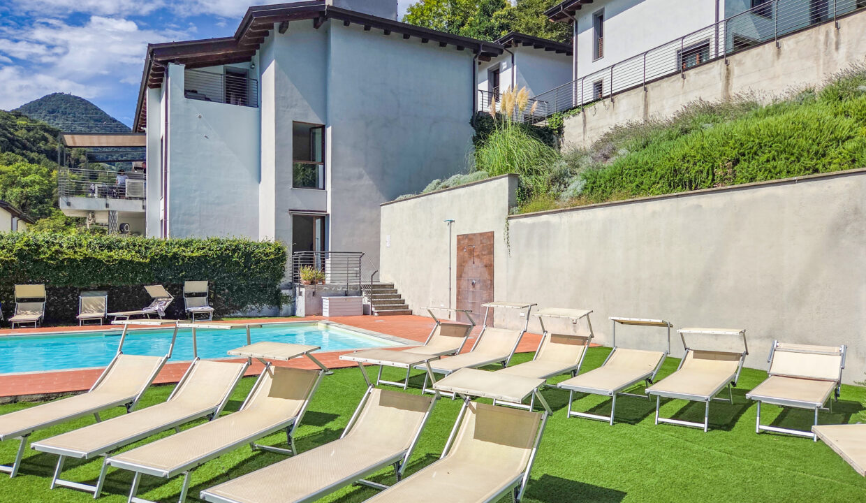 Argegno Villa con Scorcio Lago 5