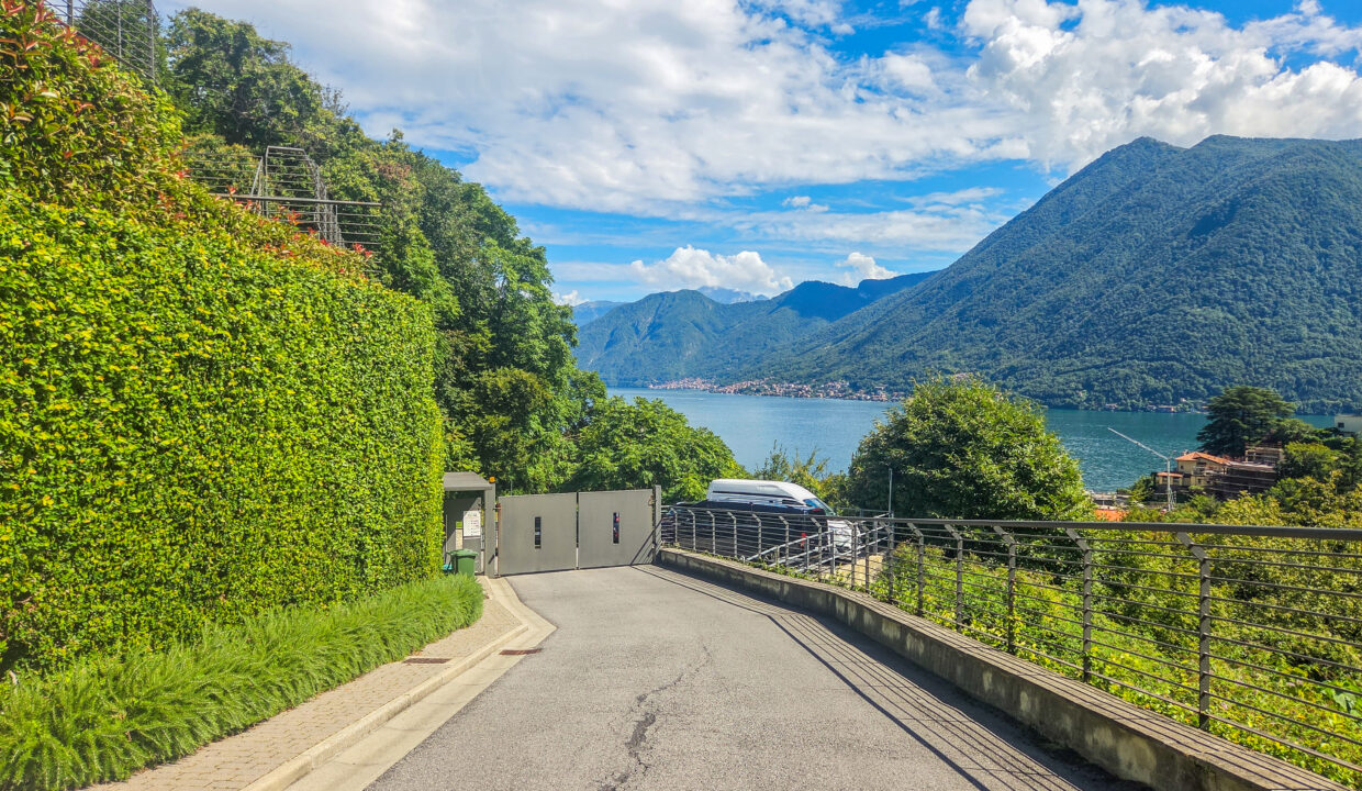 Argegno Villa con Scorcio Lago 6