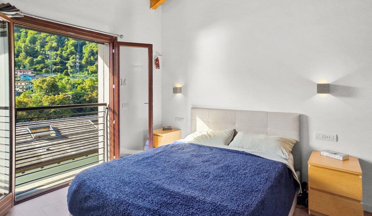 Argegno Villa con Scorcio Lago 8