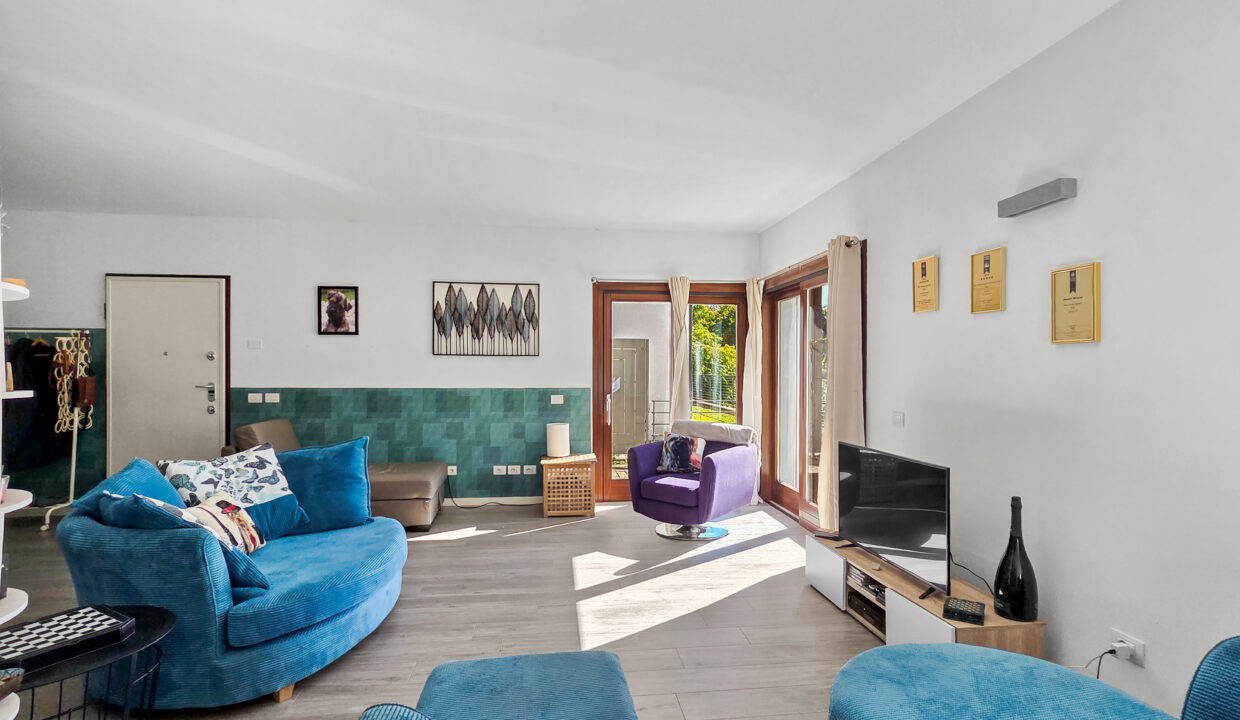 Argegno Villa con Scorcio Lago 9