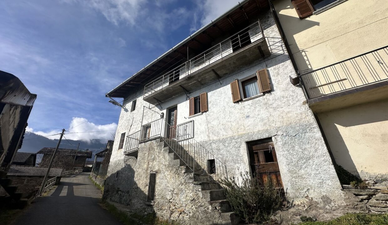 Gravedona ed Uniti Haus mit Garten in Hügellage