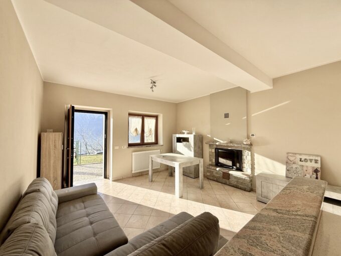 Haus mit Seeblick und Garten in Gera Lario Hügellage