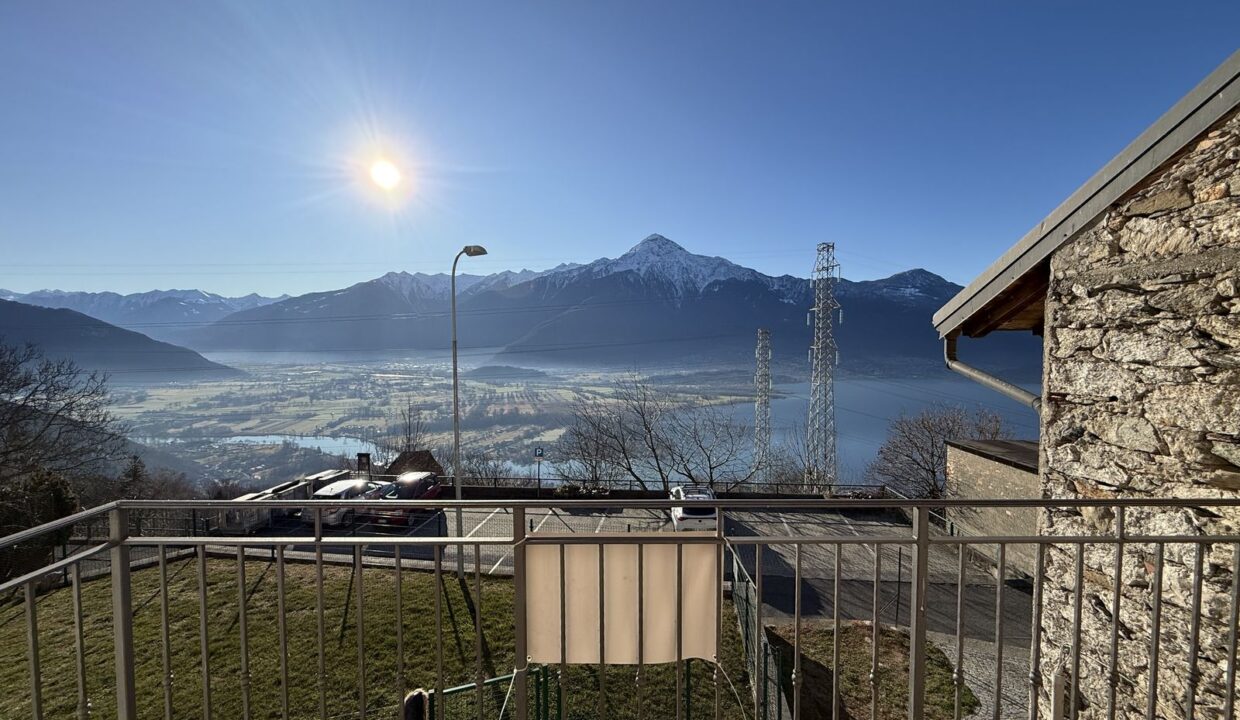 Haus mit Seeblick und Garten in Gera Lario Hügellage