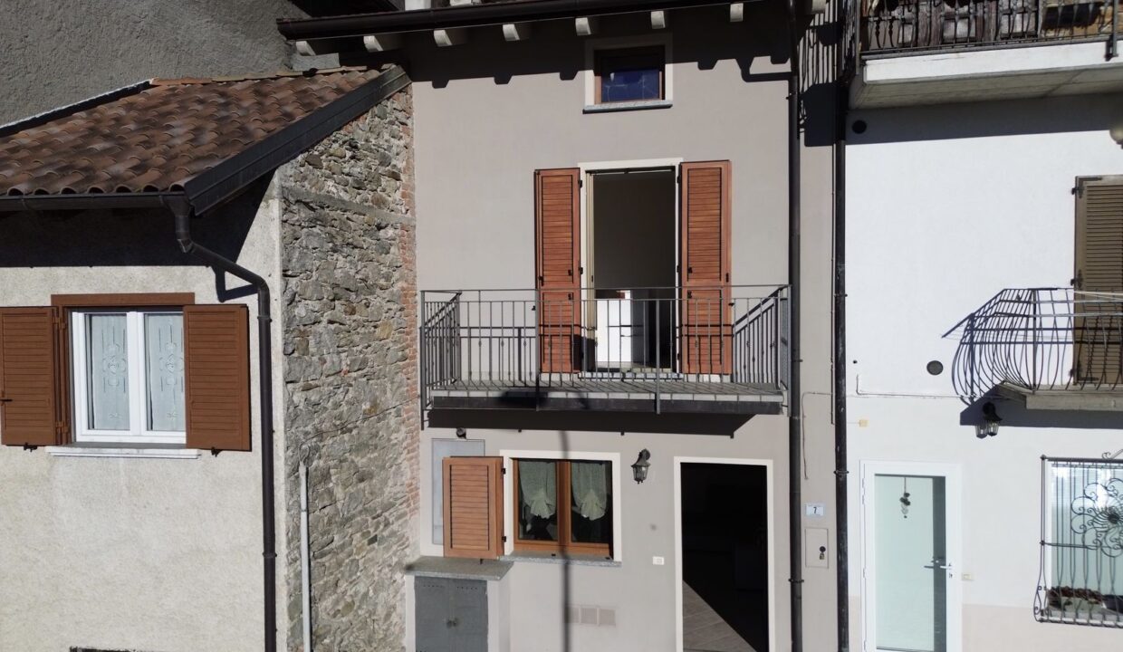 Haus mit Seeblick und Garten in Gera Lario Hügellage