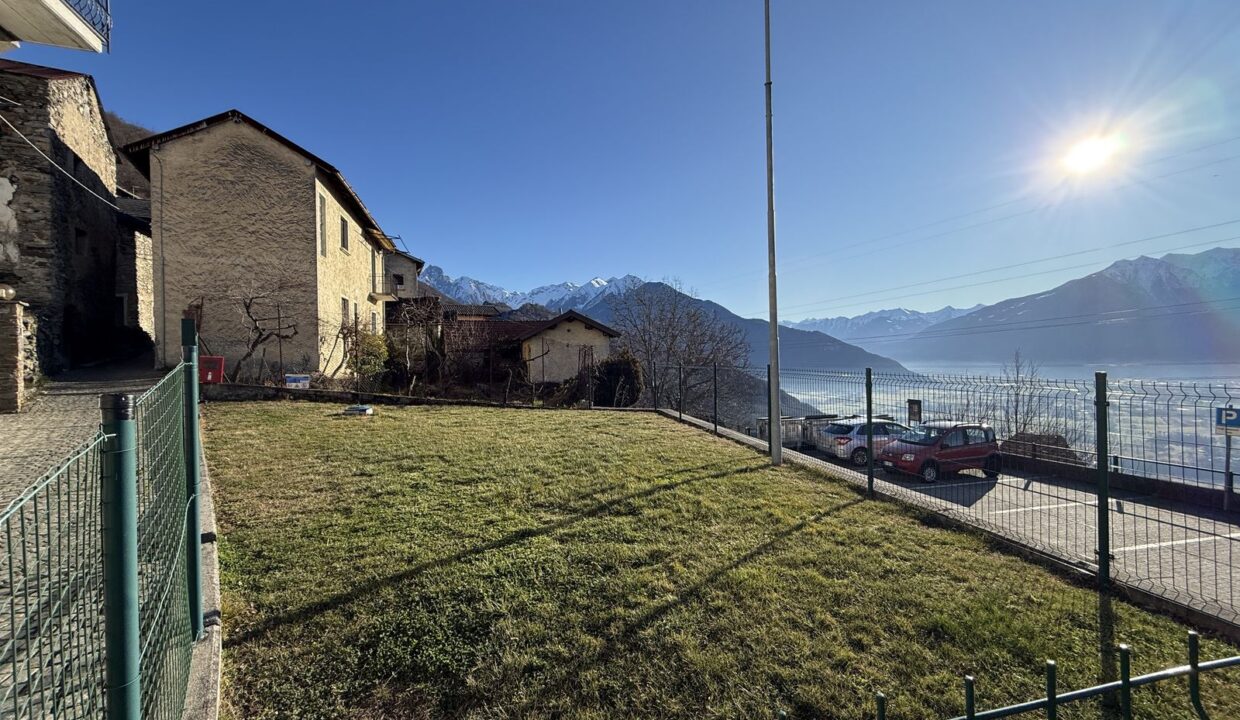Haus mit Seeblick und Garten in Gera Lario Hügellage