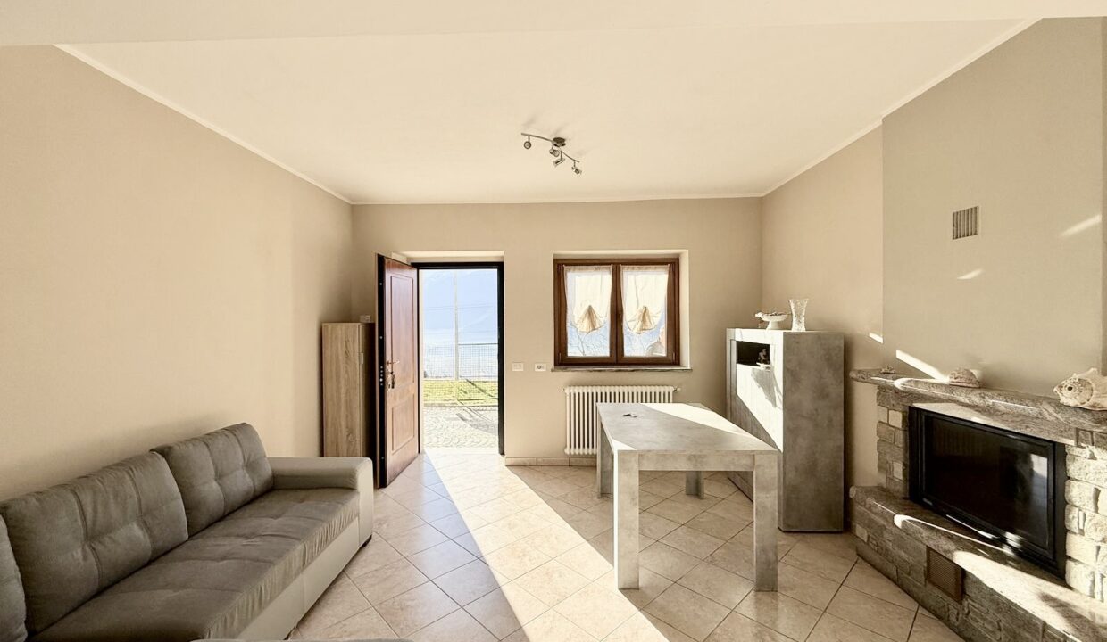 Haus mit Seeblick und Garten in Gera Lario Hügellage