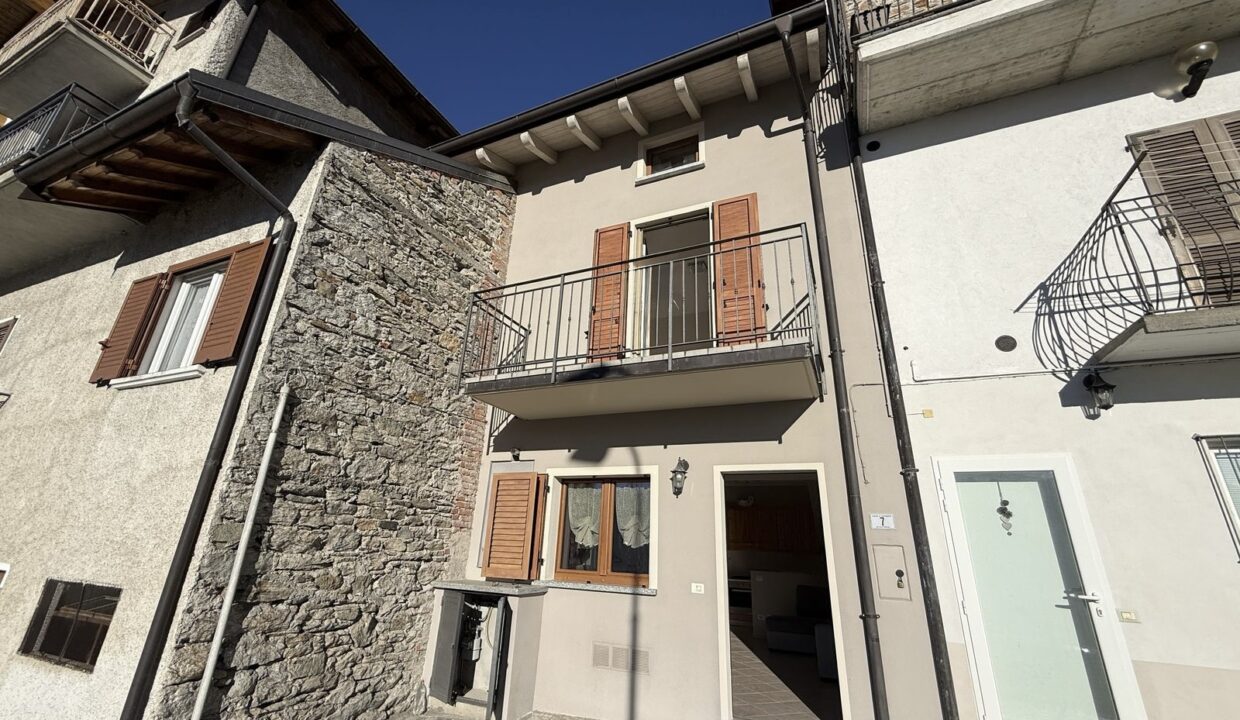 Haus mit Seeblick und Garten in Gera Lario Hügellage