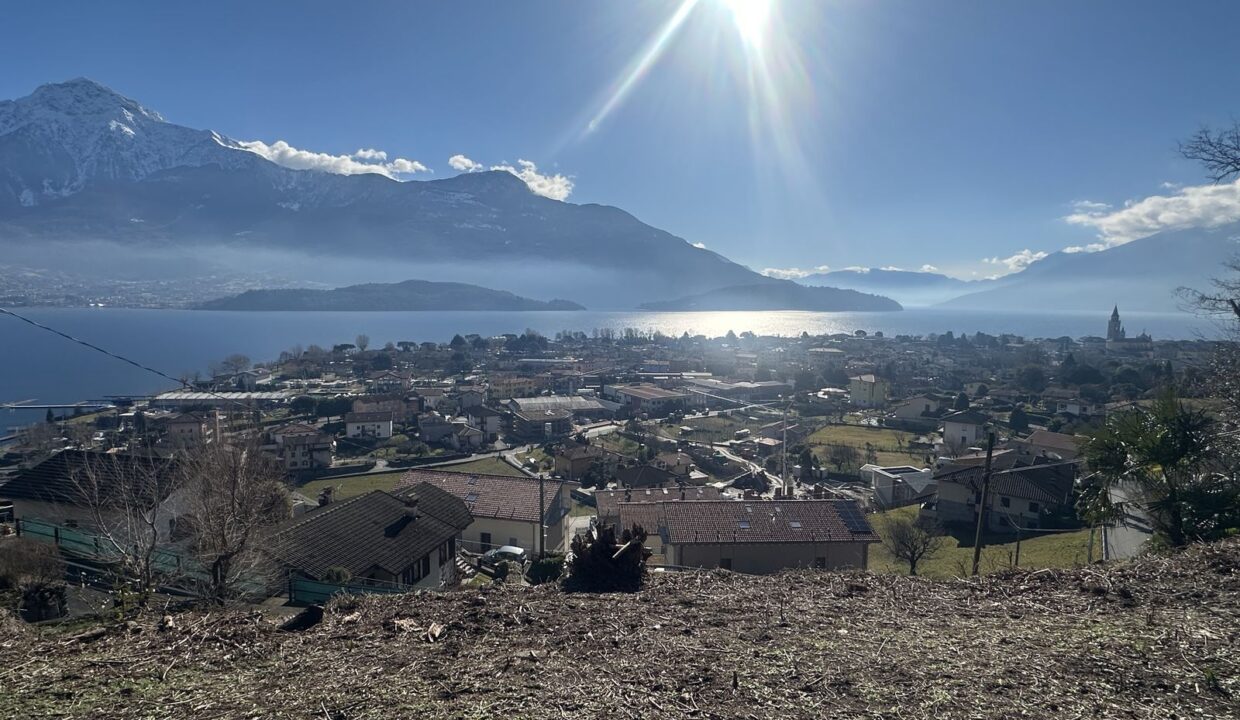 Baugrundstück in Vercana mit Seeblick
