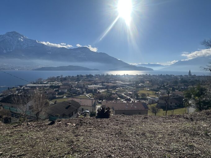 Baugrundstück in Vercana mit Seeblick