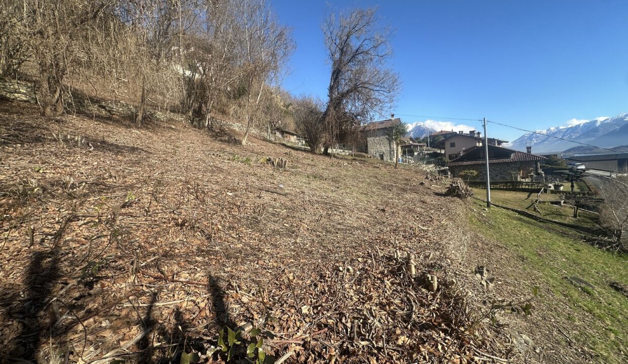 Baugrundstück in Vercana mit Seeblick