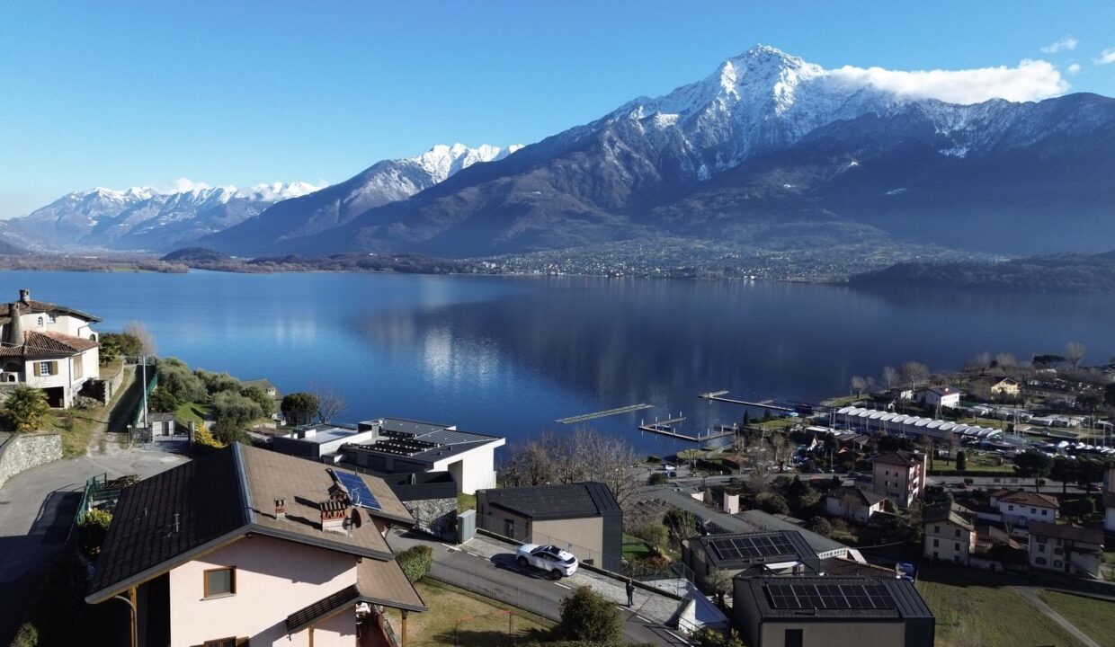 Baugrundstück in Vercana mit Seeblick