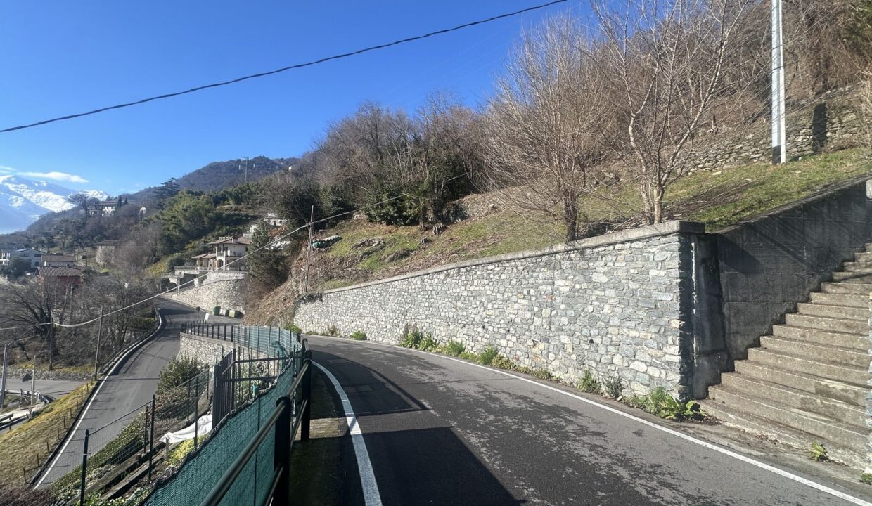 Baugrundstück in Vercana mit Seeblick