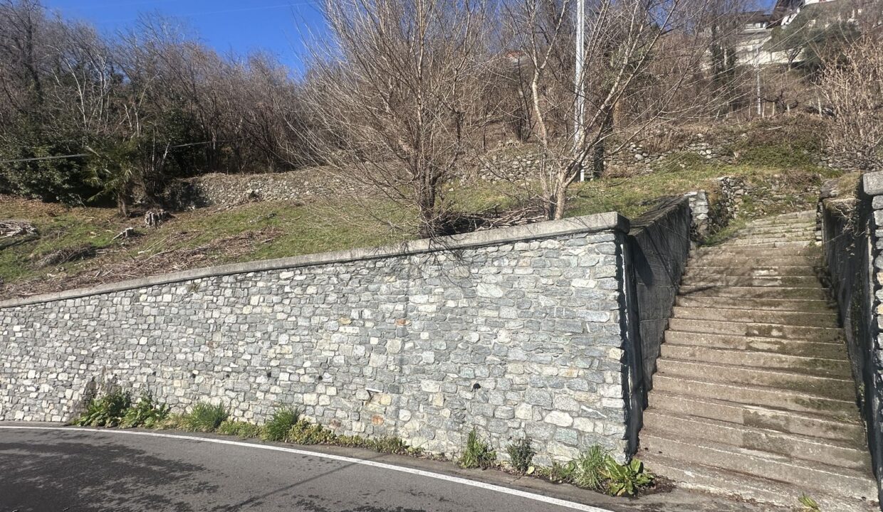 Baugrundstück in Vercana mit Seeblick